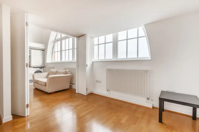 Photo 3 — 53 The Academy, 20 Lawn Lane, London