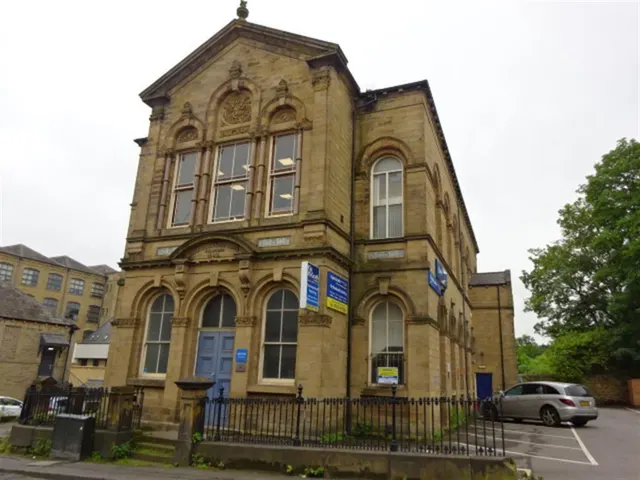 Blakeridge Lane, Batley, WF17, photo 1