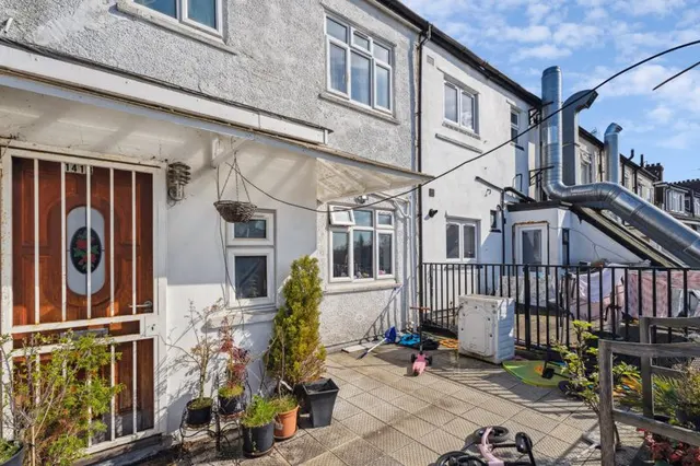 Greenford Road, Harrow, photo 1