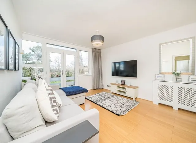 Photo 2 — Lovelace Road, Surbiton, KT6