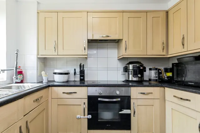 Commonwealth Drive, Crawley, RH10, photo 3