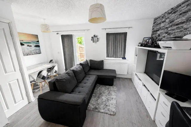 Photo 3 — Windle Drive, Bourne, PE10