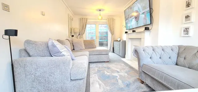 Photo 2 — Clavering Court, Rayleigh, Essex, SS6 9SF