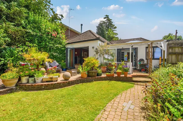 Winchester Road, Four Marks, GU34, photo 1