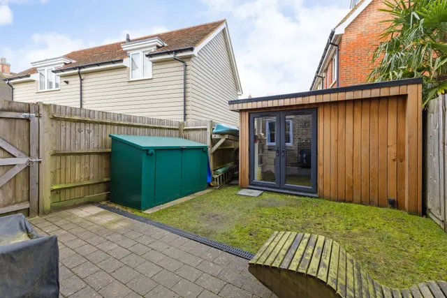 Photo 2 — Hunters Place, Hindhead, GU26