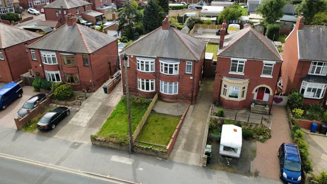 Huddersfield Road, Barnsley, photo 1