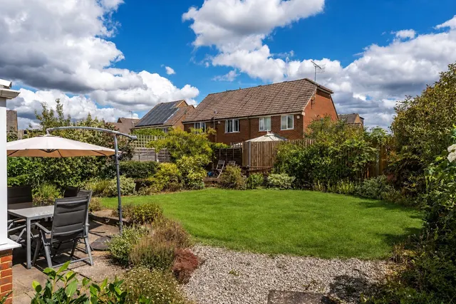 Dumville Drive, Godstone, RH9, photo 2