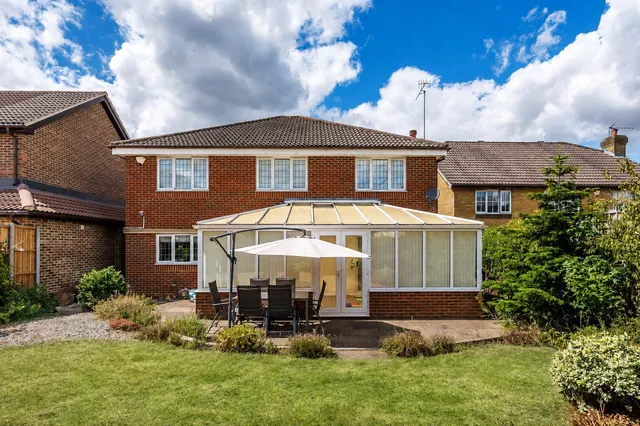 Dumville Drive, Godstone, RH9, photo 1