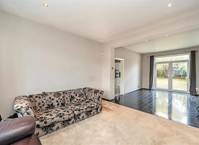 Photo 3 — Sidcup Road, Lee, SE12