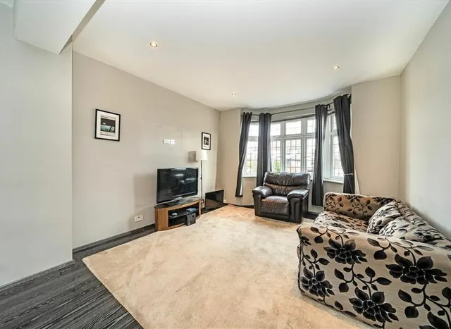 Photo 2 — Sidcup Road, Lee, SE12