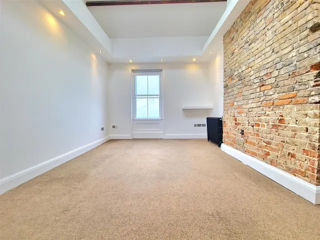 Photo 3 — Fort Crescent, Margate, Kent CT9 1HX
