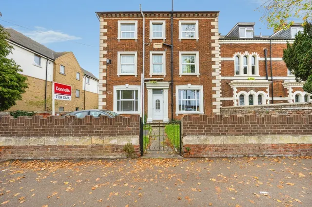 Ampthill Road, Bedford, photo 1