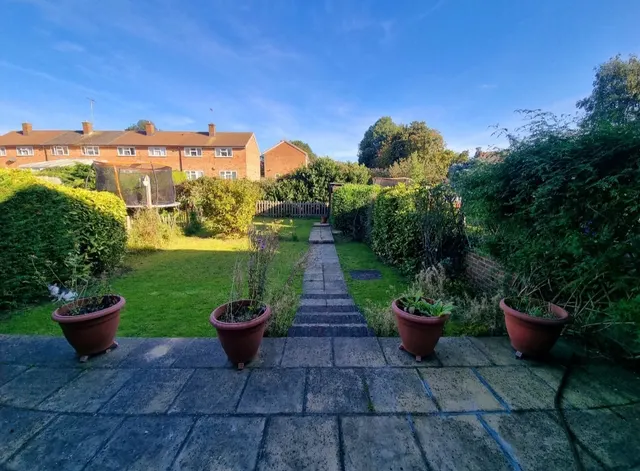 Hydean Way, SG2, photo 3