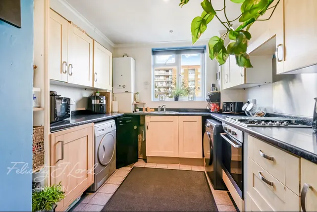 Dagnall Street, London, SW11, photo 2