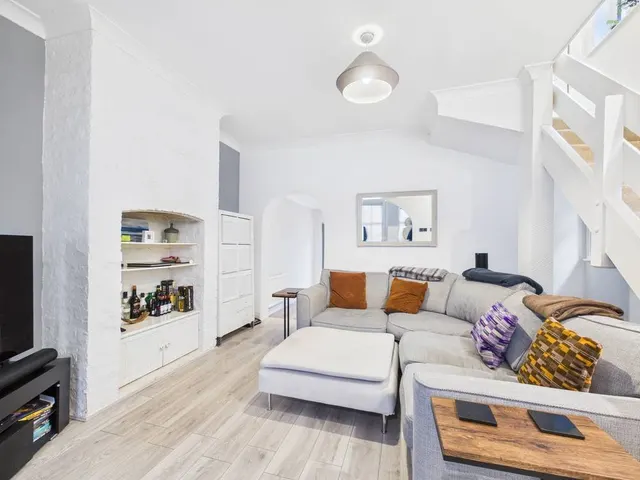 Stanwell Road, Ashford, TW15, photo 2