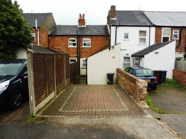 St Nicholas Street, Uphill, LN1, photo 2