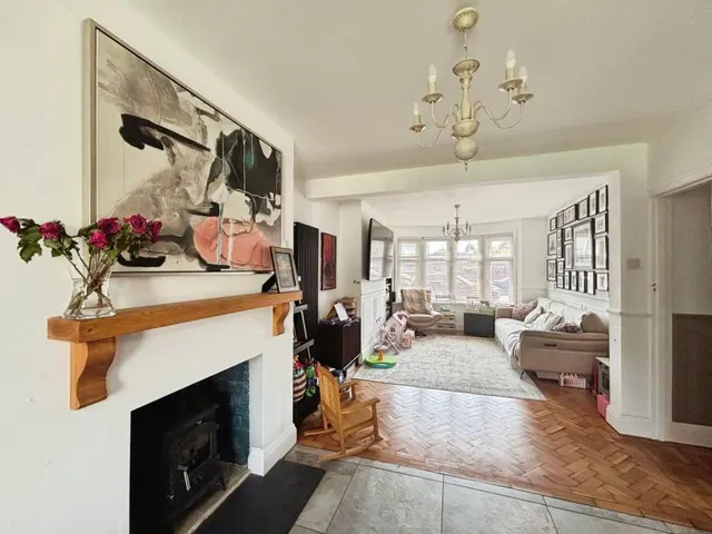 Ton-Yr-Ywen Avenue, Heath, CF14, photo 3