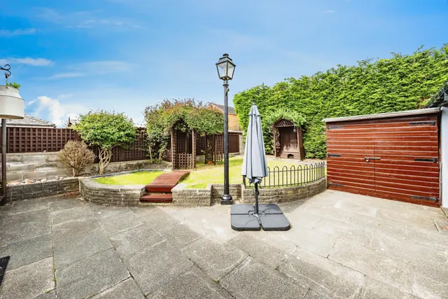 Moorlands Road, Huddersfield, HD3, photo 2