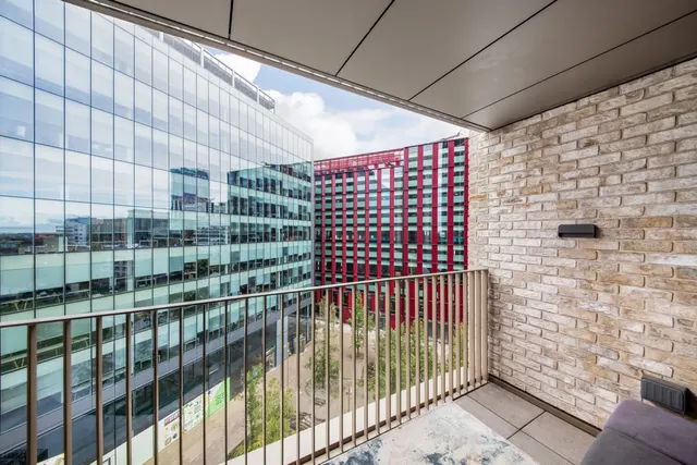 Photo 3 — Caithness Walk, East Croydon