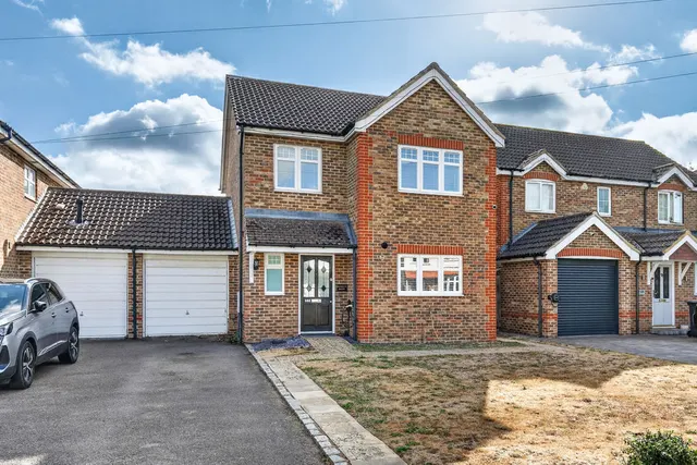 School Lane, Addlestone KT15 1TA, photo 1