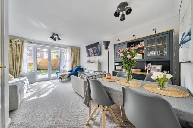Urquhart Road, Thatcham, RG19, photo 3