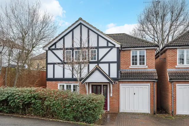Amber Close, County Gate, EN5, photo 1