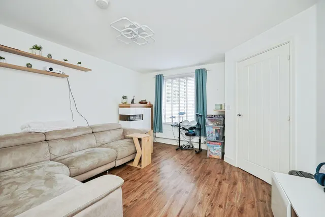 Photo 3 — Blunden Drive, Folkestone, Kent, CT20