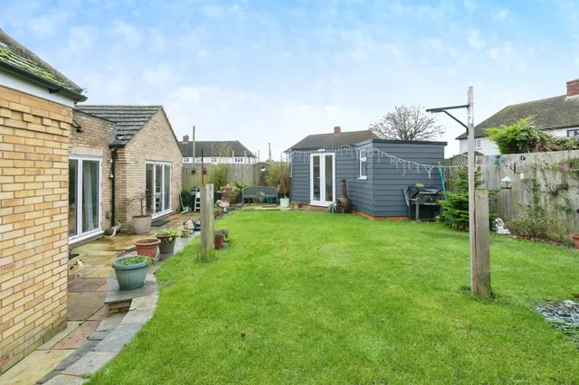 Bates Close, Granborough, MK18, photo 3
