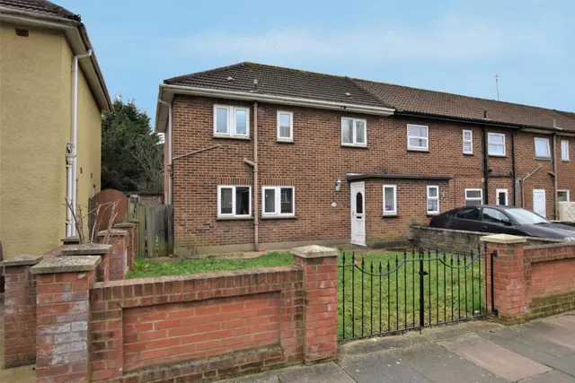 Uplands Road, Marks Gate, Chadwell Heath, RM6, photo 1