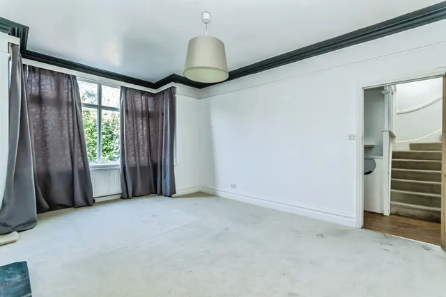 Brighton Road, Purley, CR8, photo 3