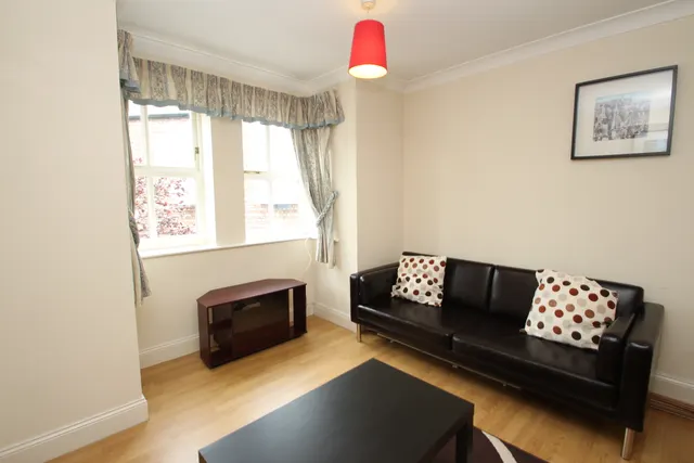 Photo 3 — Middleton Court, Jesmond, NE2