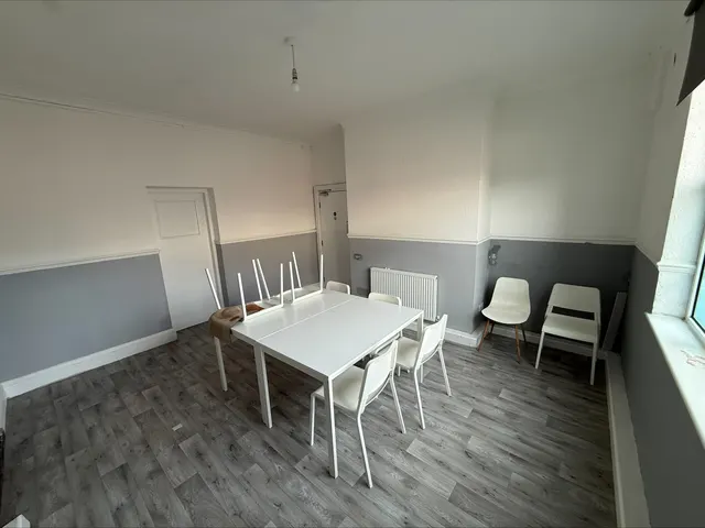 Balby Road, Balby, DN4 0NE, photo 1
