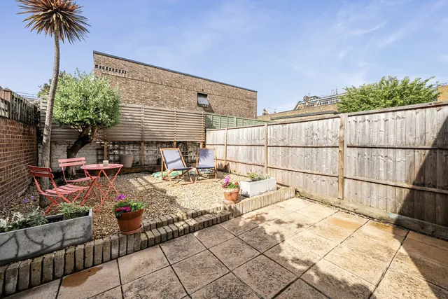 Photo 3 — Lynton Road, SE1