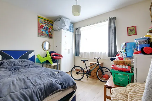 Rossmore Close, EN3, photo 2