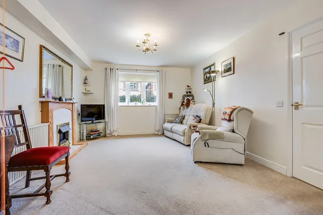 Flat 4 Gibson Court, Romford, Essex, RM1 1AJ, photo 1