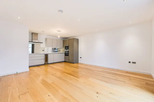 Photo 2 — Apartment 47, Glenbrook Apartments, London