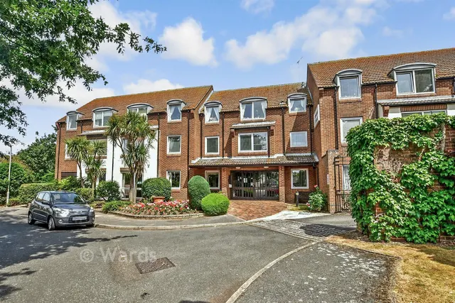 Hunting Gate, Birchington, CT7, photo 1