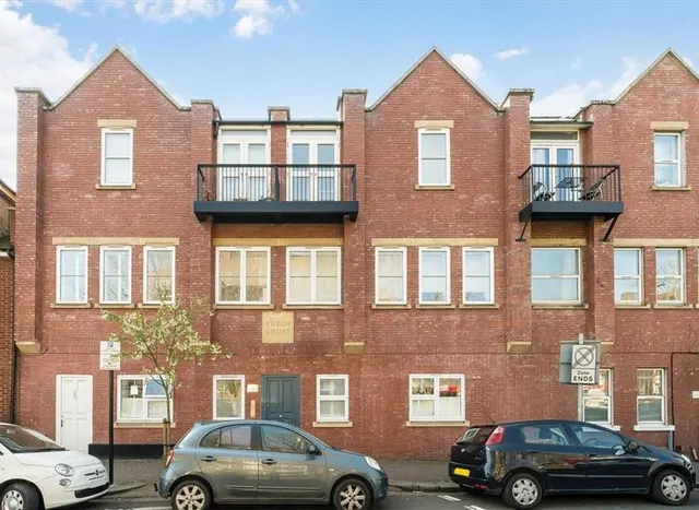 Yukon Road, Balham, SW12, photo 1