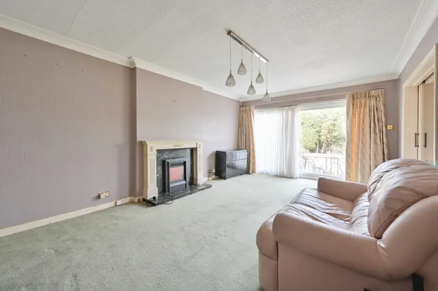 Photo 2 — 5 Clarks Mead, Bushey