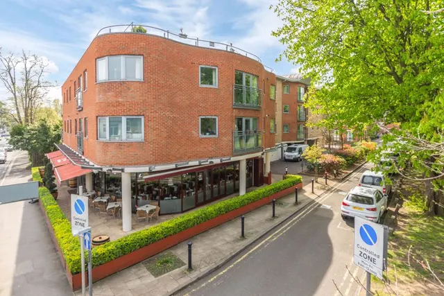 Hersham Road, Walton-On-Thames KT12 1JE, photo 1
