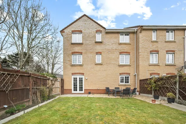Highbury Square, London, N14 5AE, photo 1