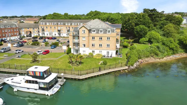 Medina View, East Cowes, photo 1