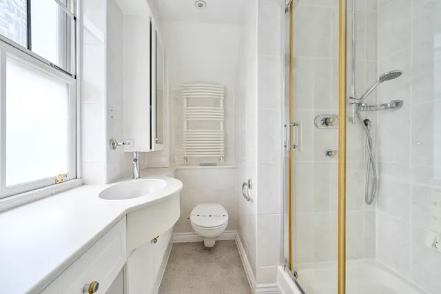 Photo 3 — 19 Sydenham Road, Guildford