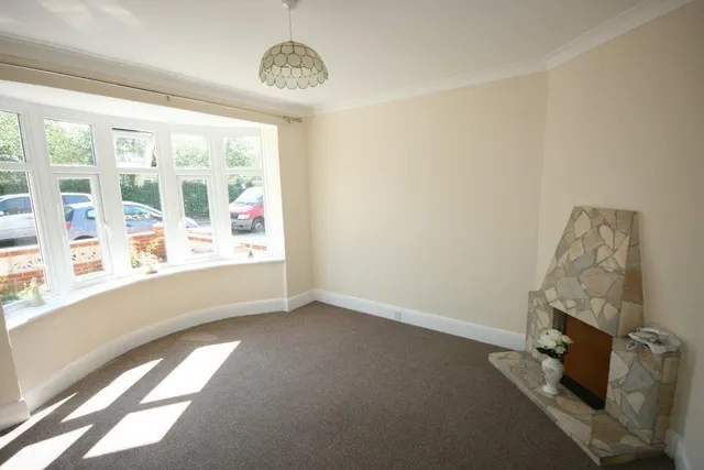 Photo 2 — Beaconsfield Avenue, Gillingham