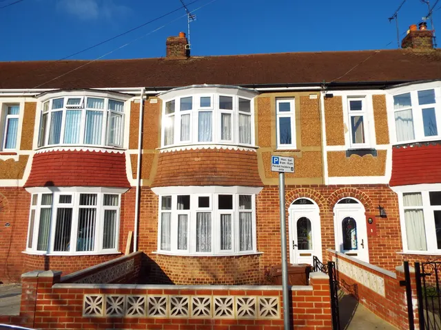 Beaconsfield Avenue, Gillingham, photo 1