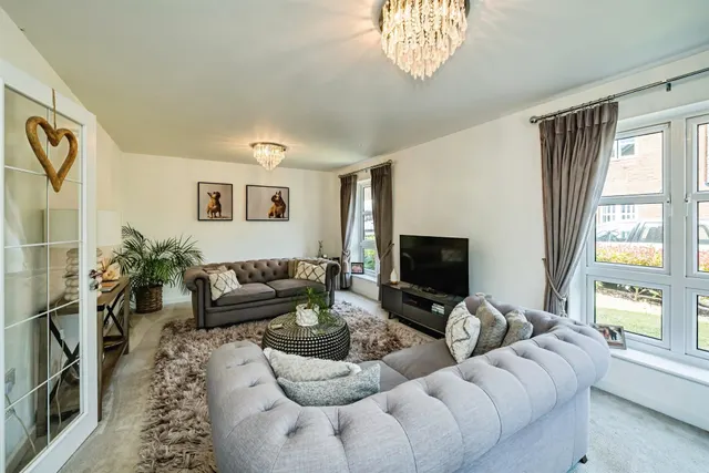 Farleigh Drive, Berryfields, HP18, photo 2