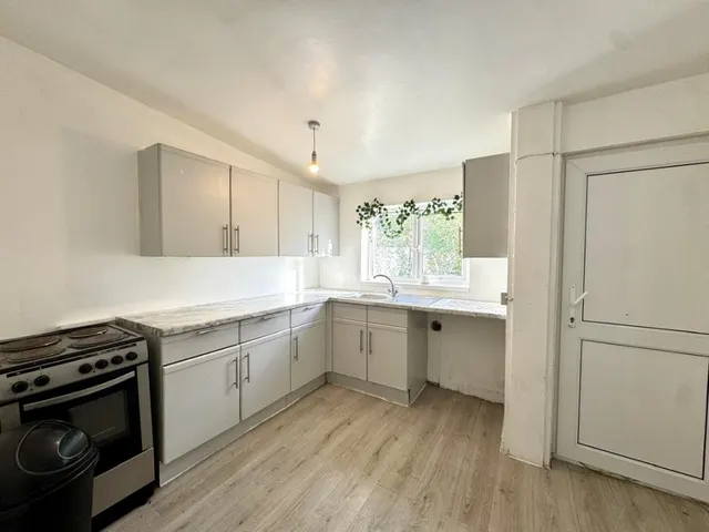 Yew Street, Troedyrhiw, CF48, photo 2