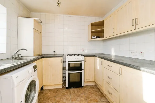Photo 3 — Limes Avenue, Chigwell, Essex, IG7