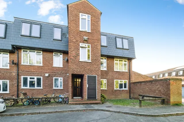 Limes Avenue, Chigwell, Essex, IG7, photo 1