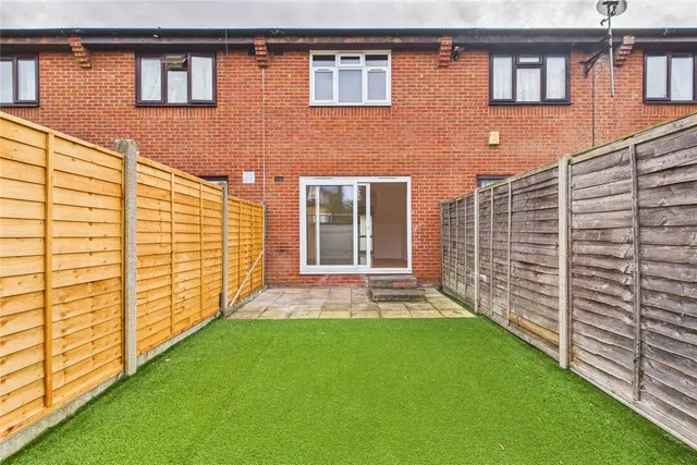 Campbell Close, London, SW16, photo 2